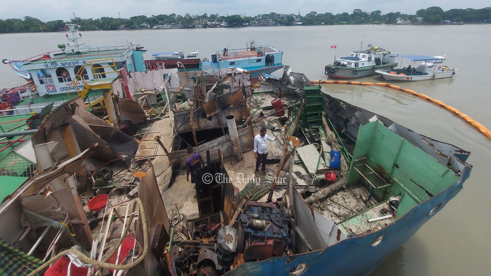 সুগন্ধায় তেলভর্তি জাহাজে বিস্ফোরণ: আরও ৩ মরদেহ উদ্ধার
