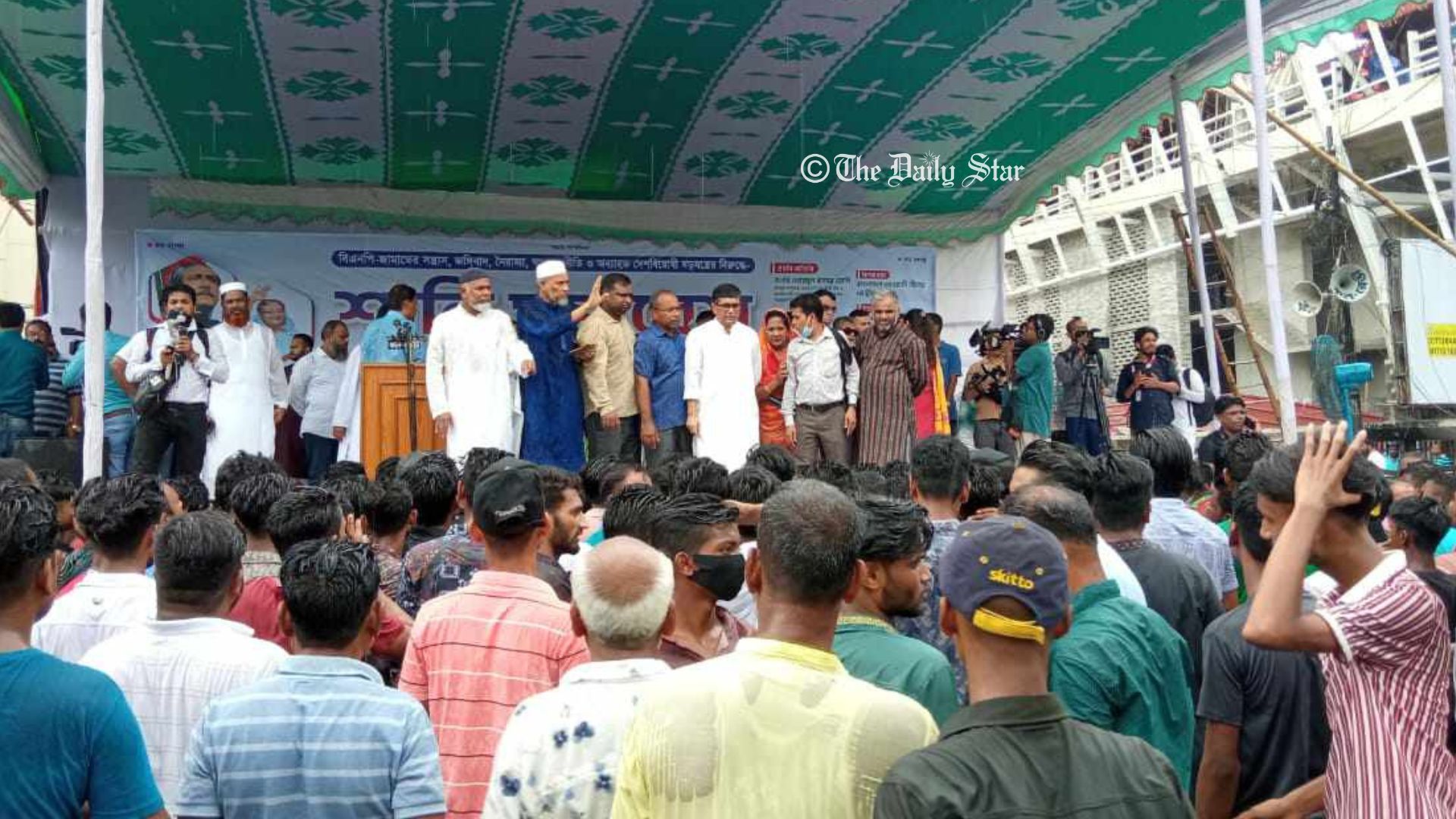 সমাবেশস্থলে জড়ো হচ্ছেন আওয়ামী লীগ নেতাকর্মীরা