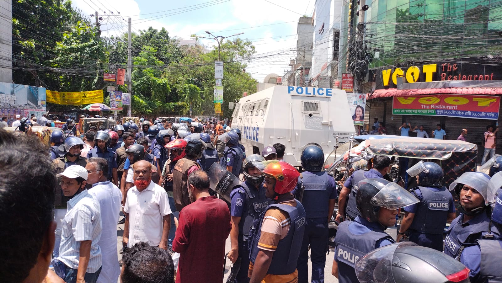 বগুড়ায় পুলিশের সঙ্গে সংঘর্ষে বিএনপির ‘৭ নেতাকর্মী গুলিবিদ্ধ, আহত ৩০’