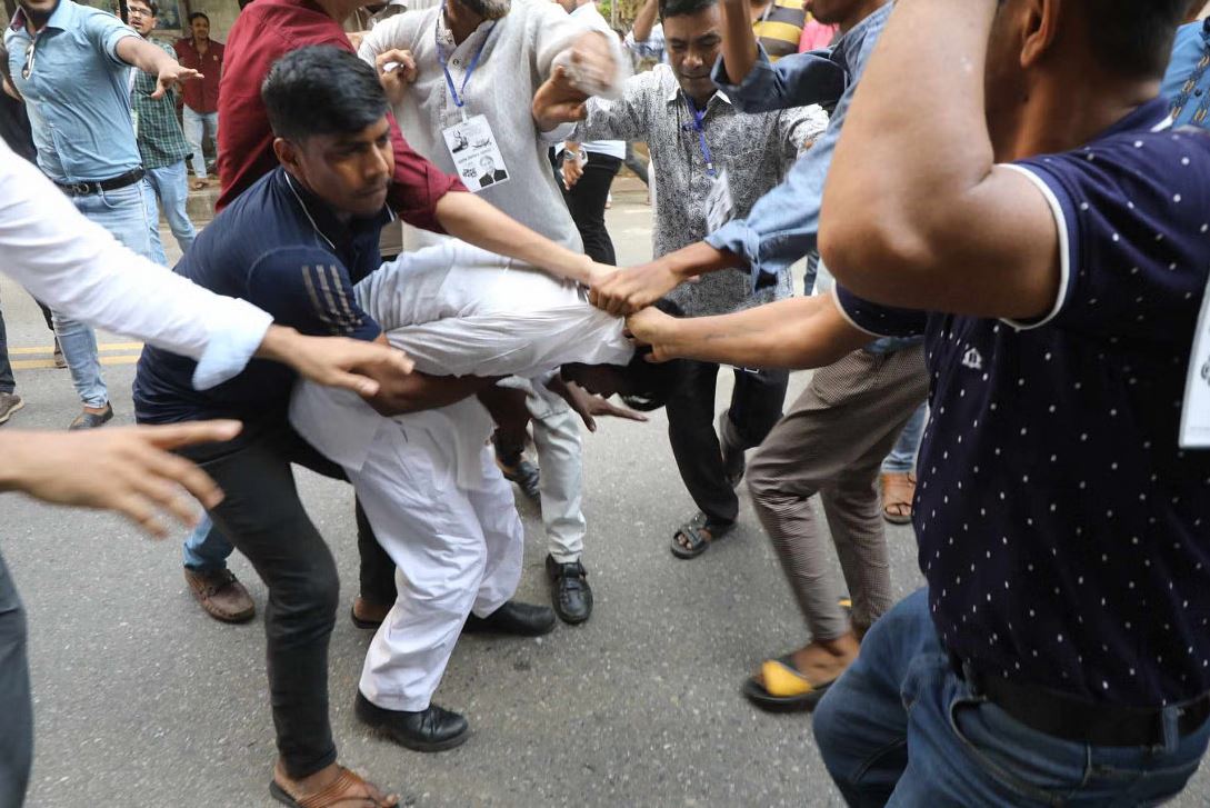 হিরো আলমের ওপর হামলা: অজ্ঞাত ২০ জনের বিরুদ্ধে মামলা