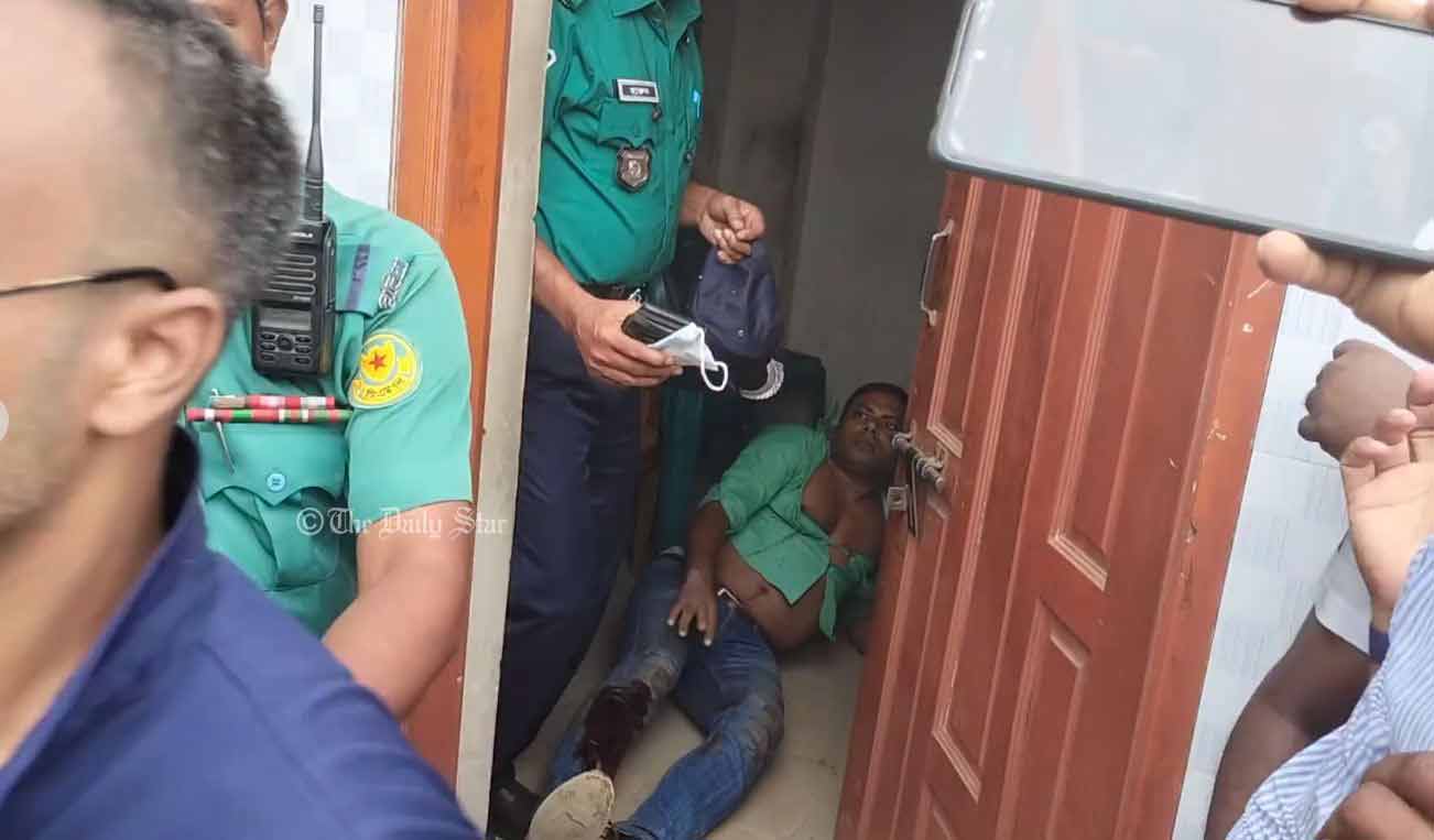 বিএনপির মিছিলে থাকা ৩ জনকে পিটিয়ে পুলিশে দিলো আ. লীগের নেতাকর্মীরা