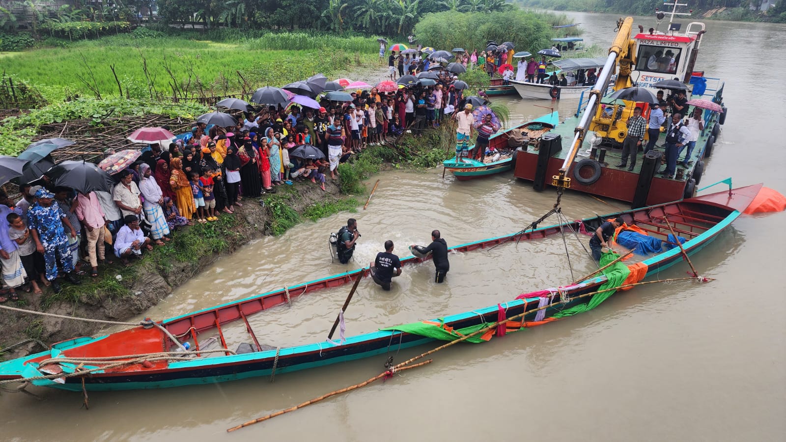 নিখোঁজদের খোঁজে অভিযান চালাচ্ছে নৌবাহিনী
