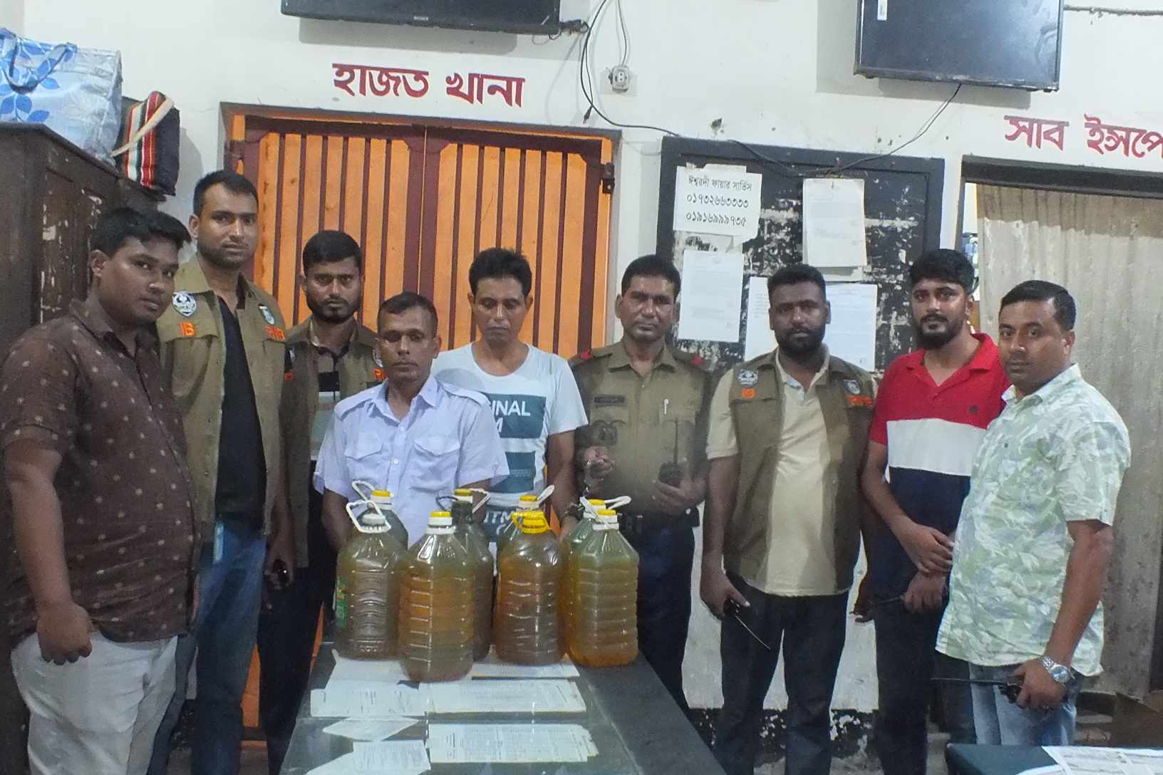 ট্রেনের তেল চুরির অভিযোগে রেল কর্মচারীসহ ২ জন কারাগারে