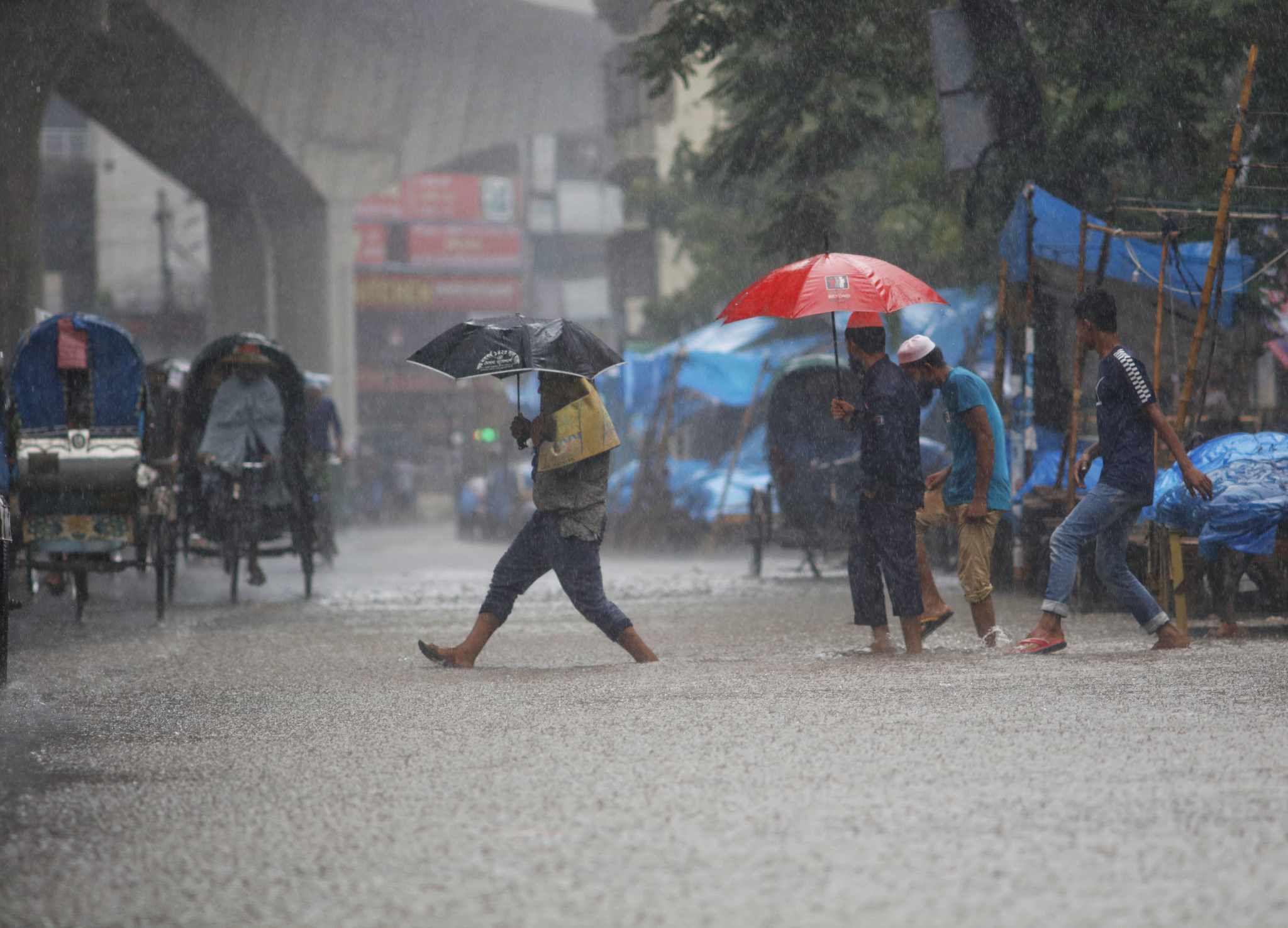 বুধবার থেকে দেশের দক্ষিণাঞ্চলে বৃষ্টি কমলেও বাড়তে পারে উত্তরাঞ্চলে