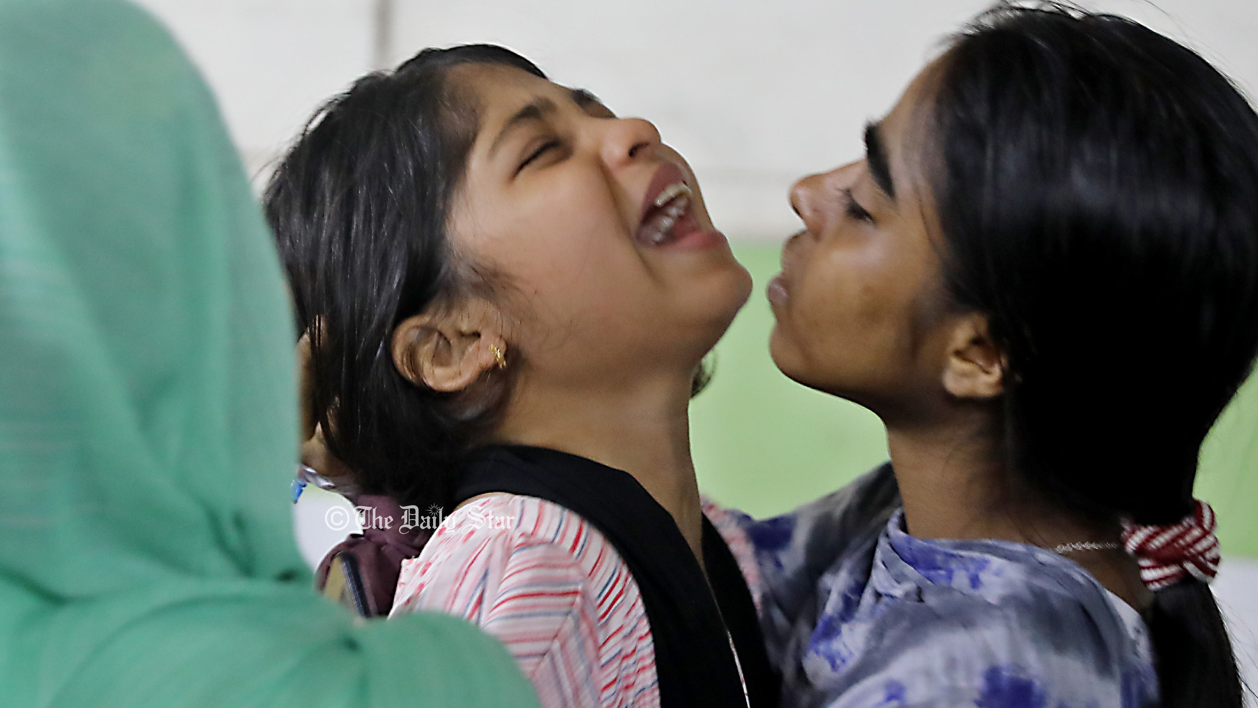 মেয়র নগরবাসীকে জরিমানা করে, মেয়রকে জরিমানা করবে কে?