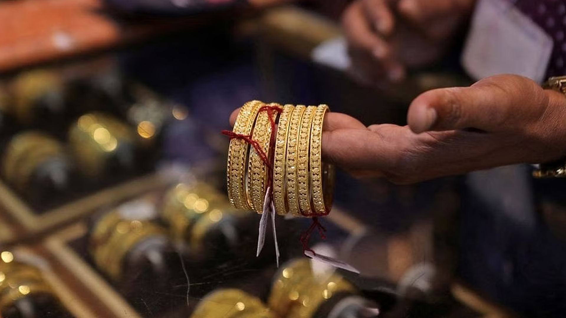 স্বর্ণের দামে রেকর্ড, ভরি ১ লাখ ৮১ হাজার ৪৮৭ টাকা