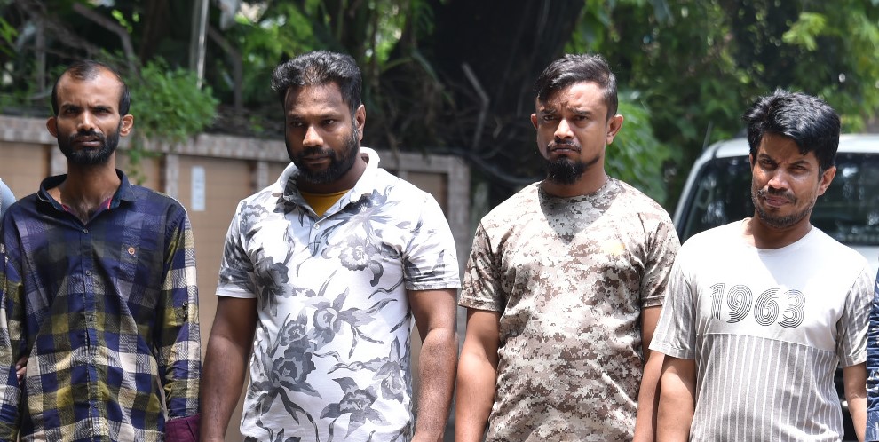 দুদক কর্মকর্তা পরিচয়ে সরকারি কর্মকর্তাদের সঙ্গে প্রতারণা, গ্রেপ্তার ৪