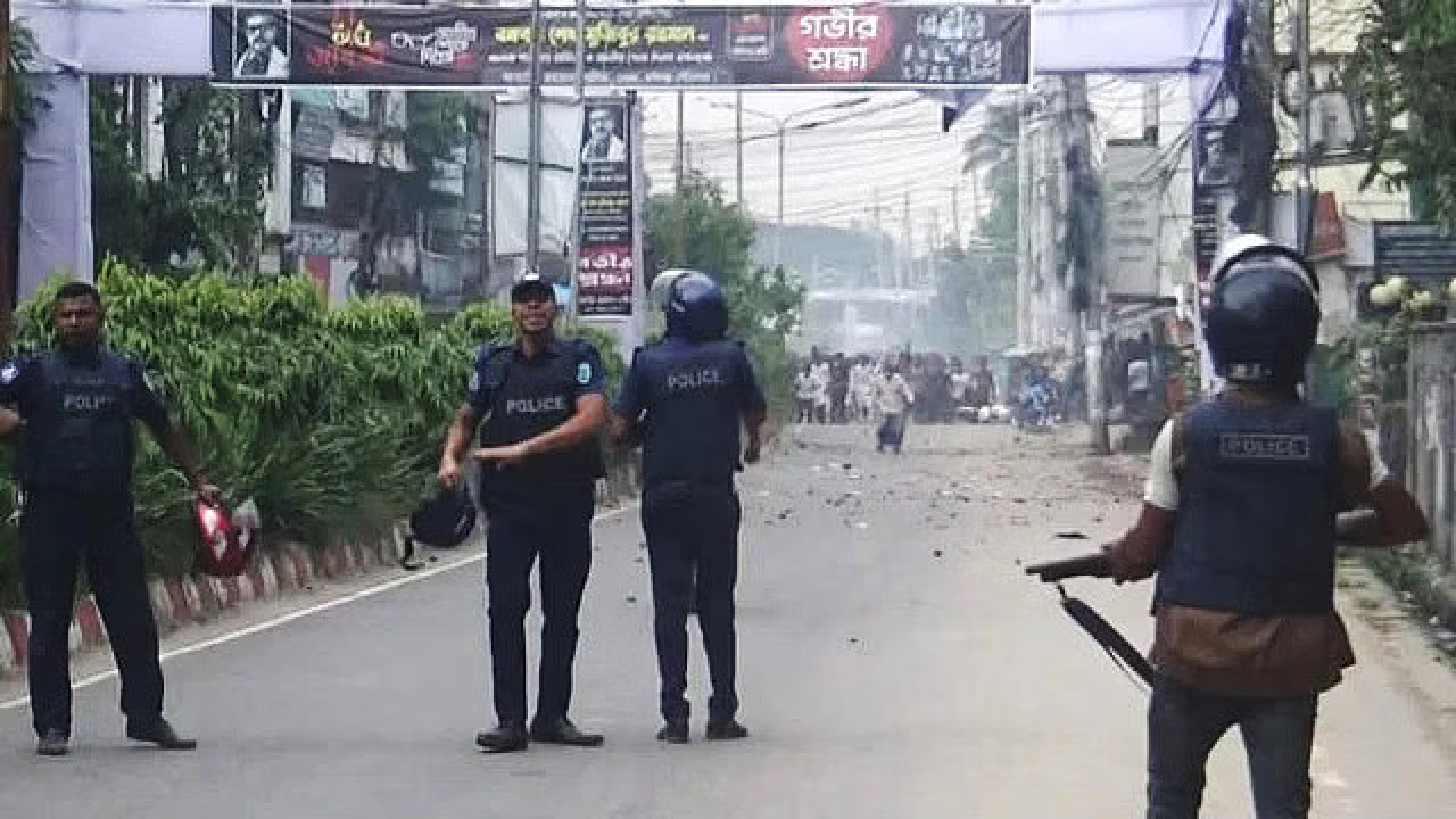 হবিগঞ্জে বিএনপির পদযাত্রায় পুলিশের গুলি-টিয়ারসেল, আহত দেড় শতাধিক