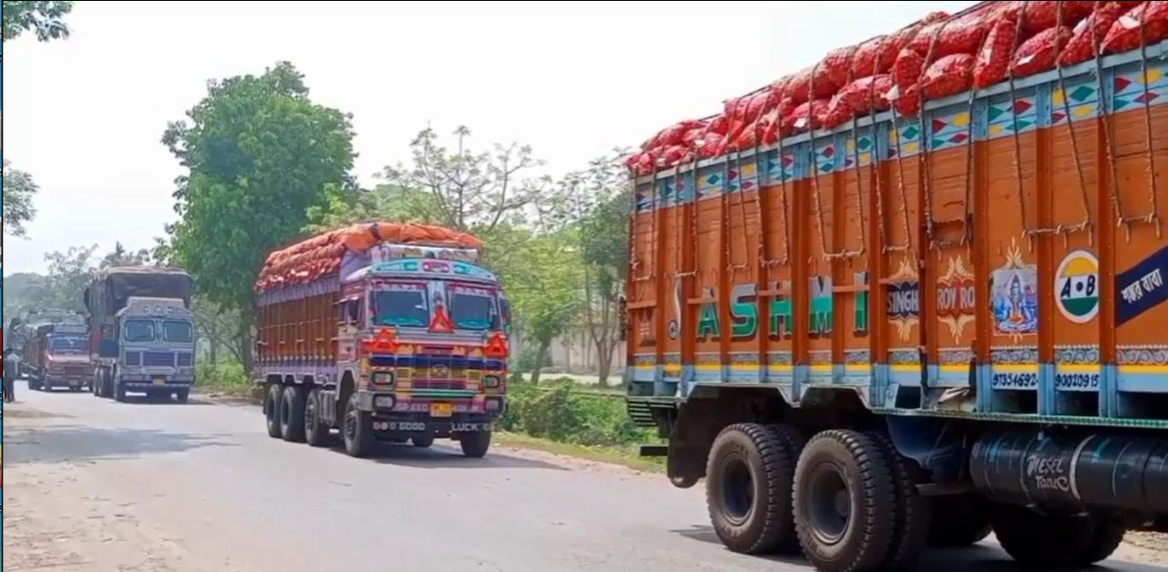 ভারতীয় পেঁয়াজে শুল্ক আরোপের ঘোষণায় দাম বেড়েছে বাংলাদেশে