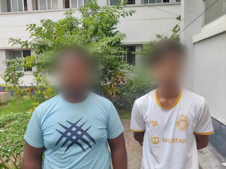 স্কুল শিক্ষার্থীদের গালি দিয়ে টিকটক ভিডিও, ২ কিশোর আটক