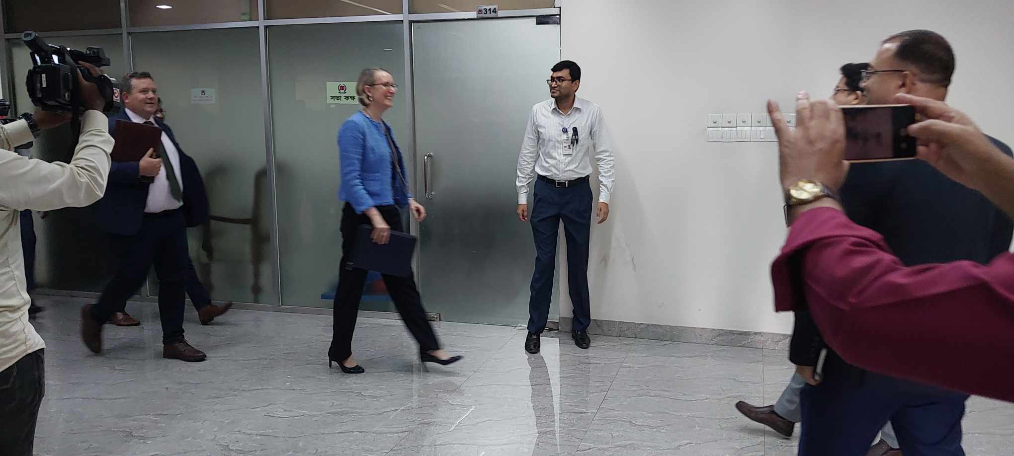 সিইসির সঙ্গে বৈঠকে বসেছেন ব্রিটিশ হাইকমিশনার সারাহ কুক