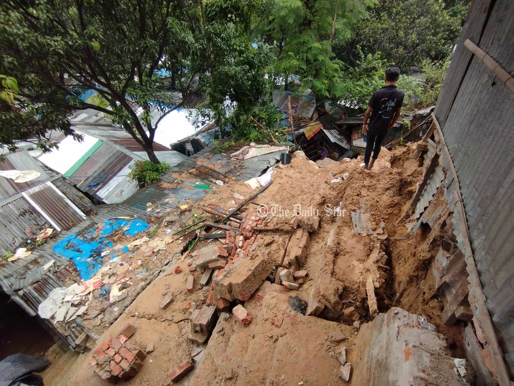 পাহাড় ধসে স্বামী-সন্তান হারানো শরীফা বললেন ‘কারে নিয়ে বাঁচমু’