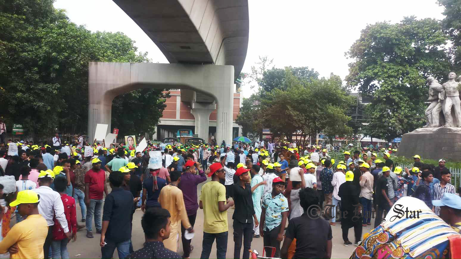 সোহরাওয়ার্দী প্রাঙ্গণে জড়ো হচ্ছেন ছাত্রলীগ নেতাকর্মীরা