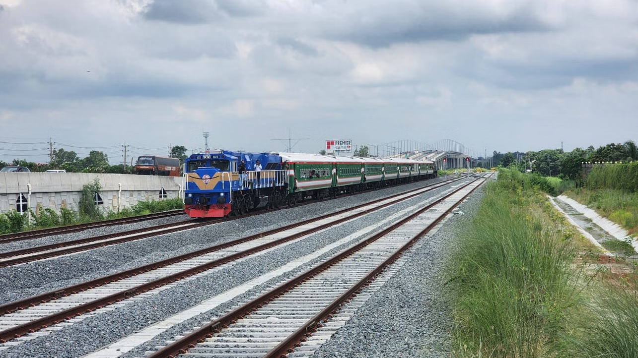 পদ্মা সেতু পার হয়ে ভাঙ্গায় পৌঁছেছে ট্রায়াল ট্রেন