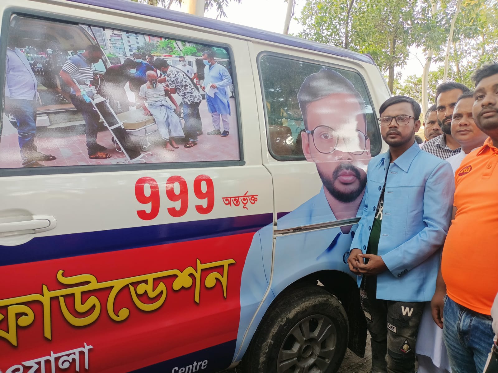 হিরো আলমের উপহারের মাইক্রোবাস এখন ফ্রি অ্যাম্বুলেন্স