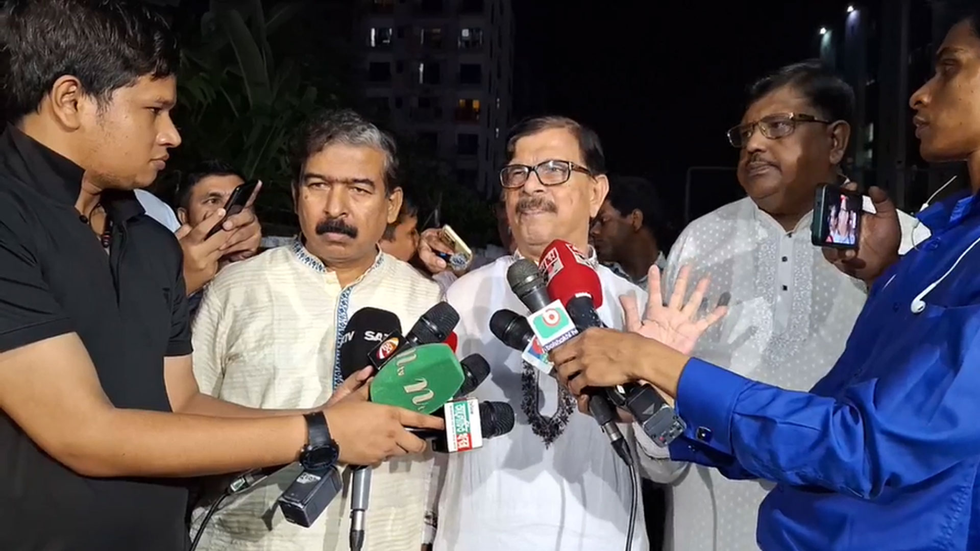 খালেদা জিয়া বলেছেন এই সরকারের অধীনে নির্বাচন করা যাবে না: মান্না