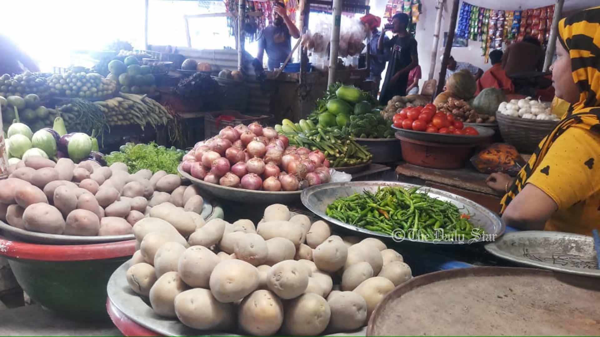 পেঁয়াজ-আলু-ডিম: বেঁধে দেওয়া দাম কার্যকর হয়নি বাজারে