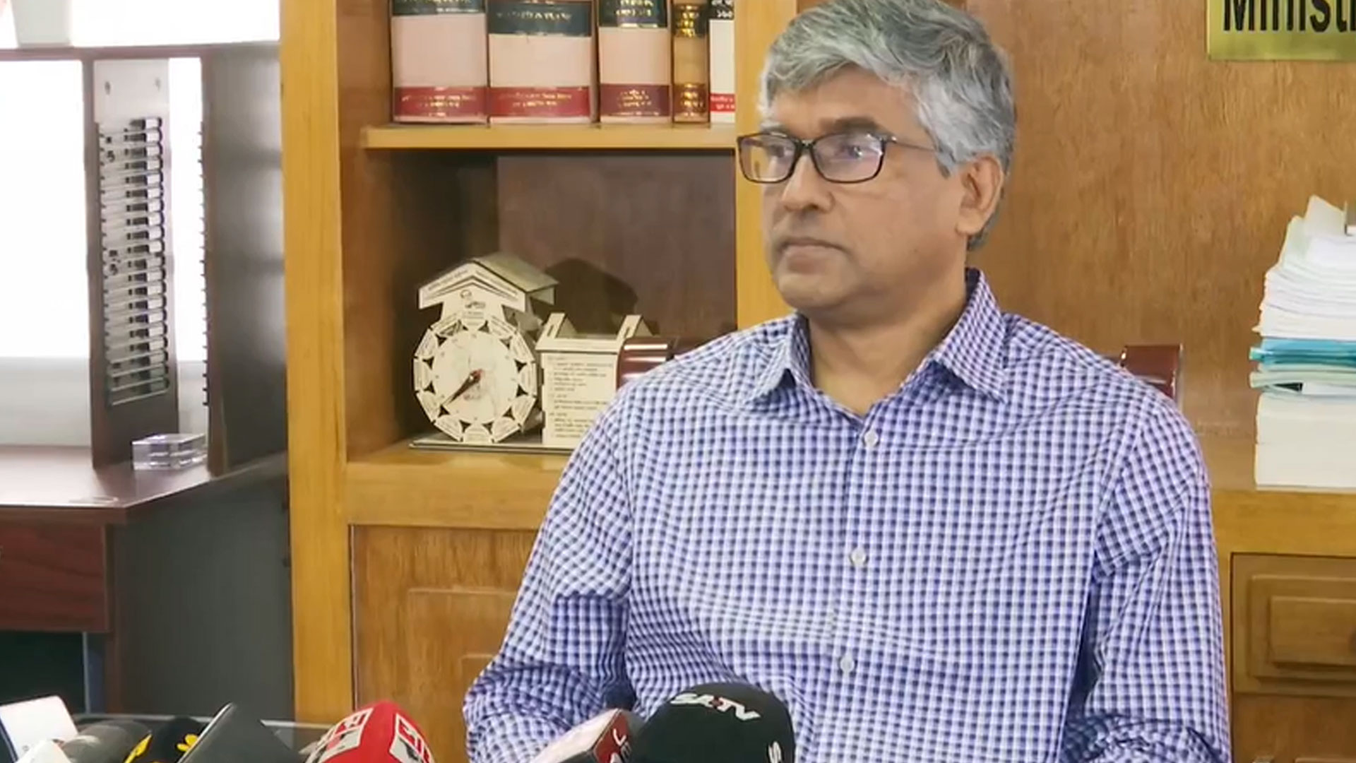 মানুষের আয় বাড়ার জন্যও ডিমের চাহিদা বাড়তে পারে: বাণিজ্য সচিব