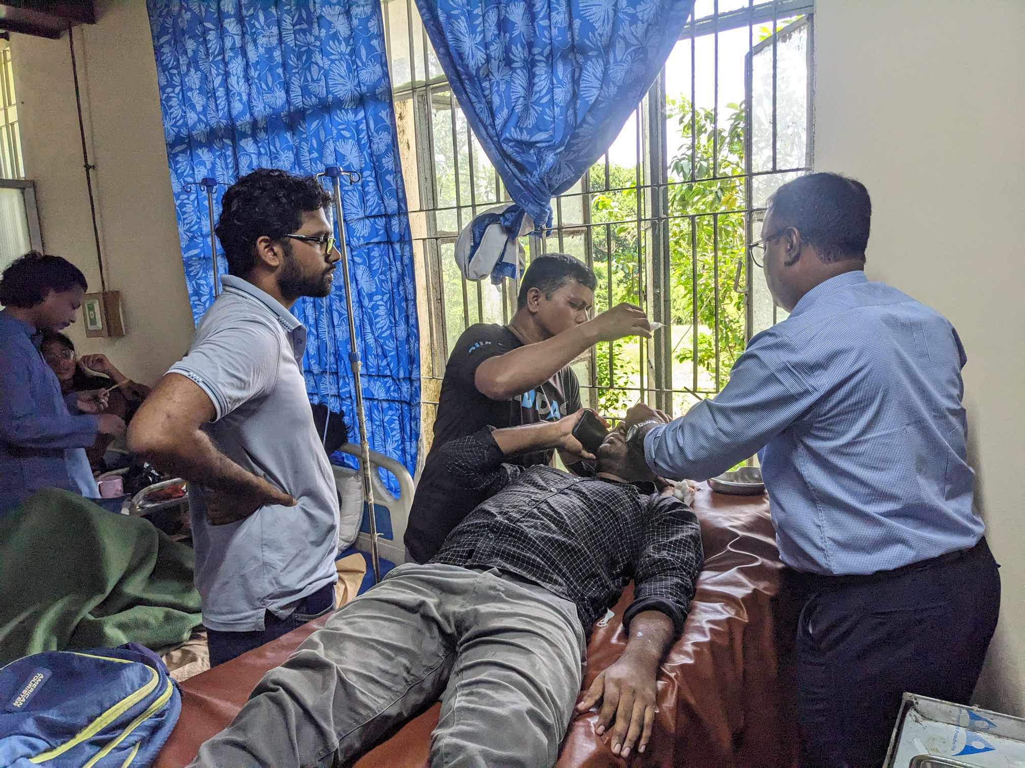 প্রথম আলো প্রতিনিধিকে কিল-ঘুষি ‘ছাত্রলীগকে নিয়ে কোনো নিউজ হবে না’