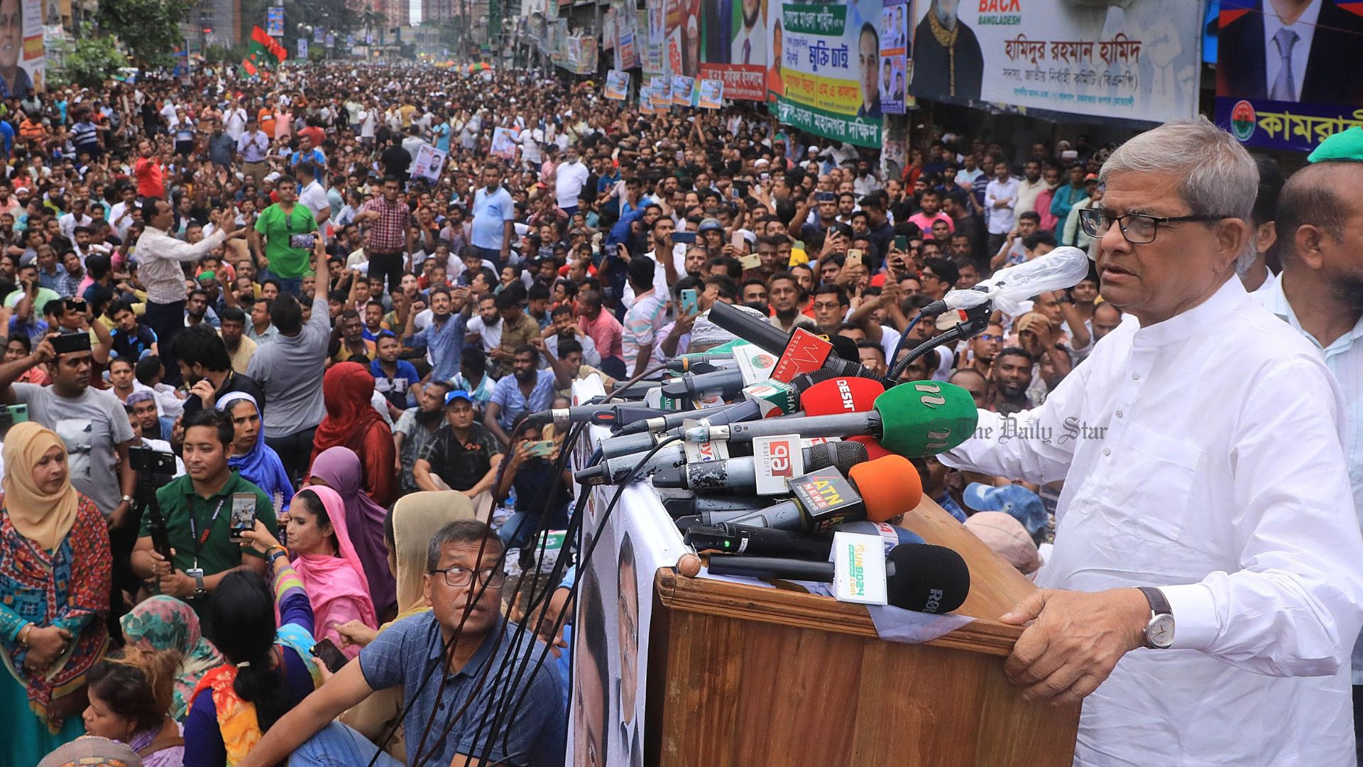 ‘৪৮ ঘণ্টার মধ্যে খালেদা জিয়াকে মুক্তি দিয়ে চিকিৎসার জন্য বিদেশে পাঠাতে হবে’