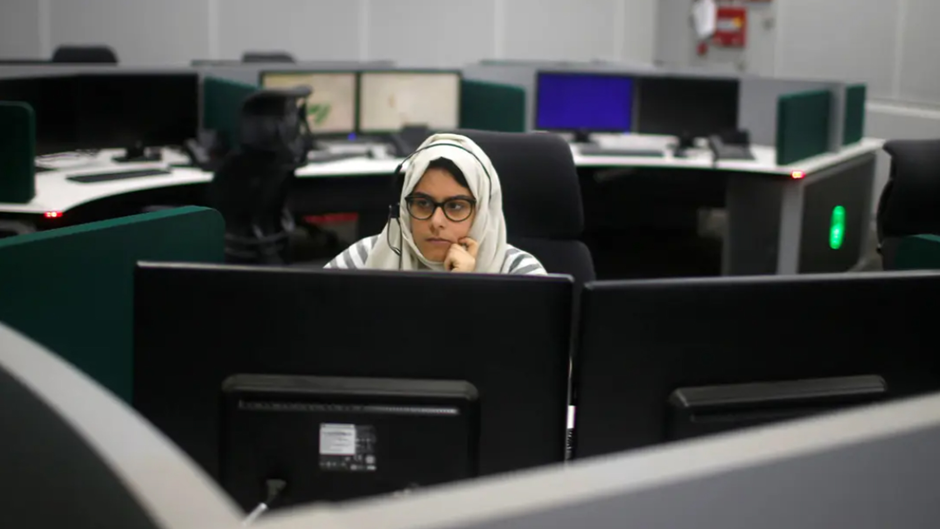 সৌদি আরবে কর্মজীবী নারীর সংখ্যা বেড়েছে