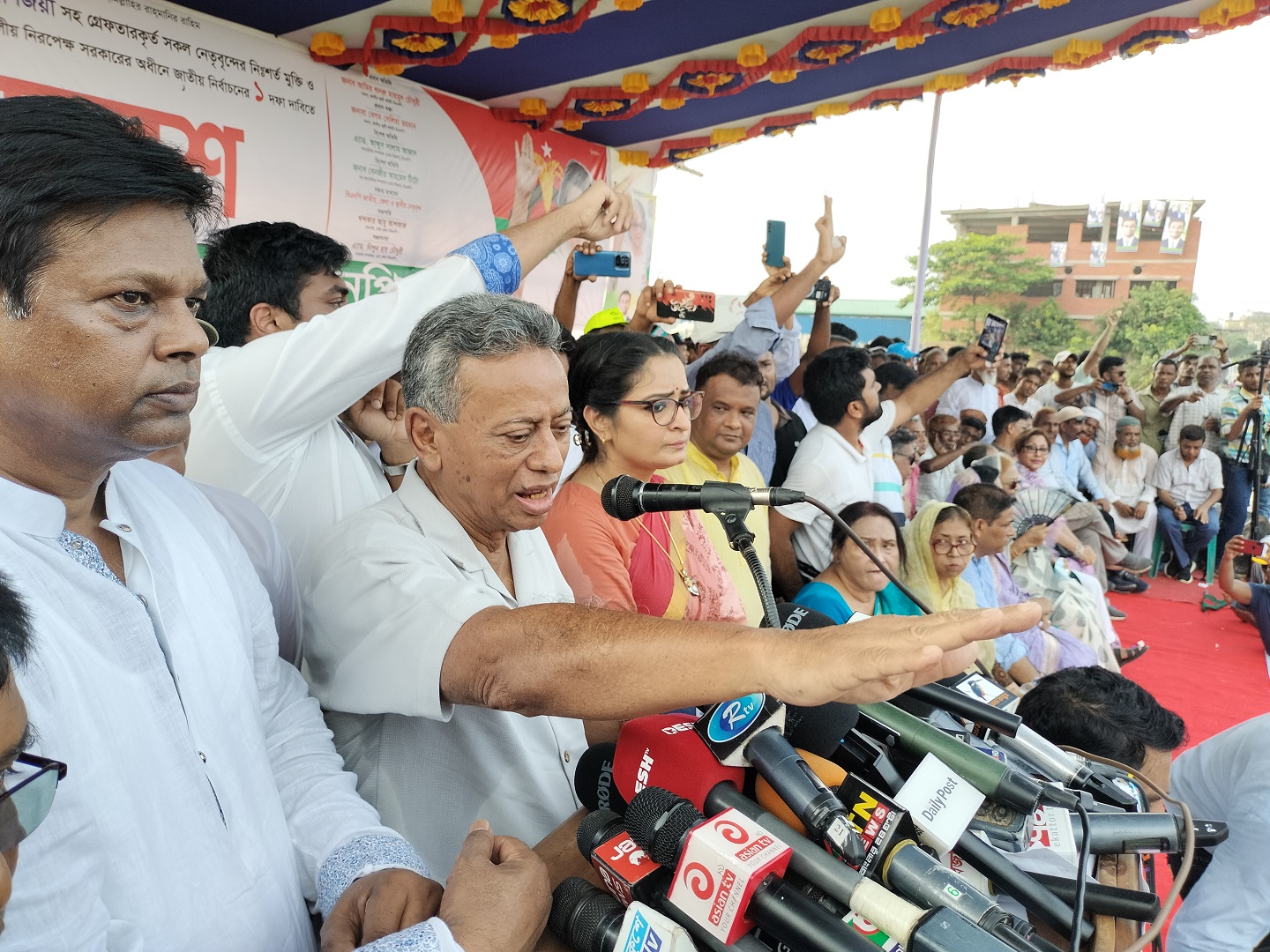 রাজপথ দখল করে সংগ্রাম করতে হবে, কারও অনুমতির প্রয়োজন নেই: আমীর খসরু