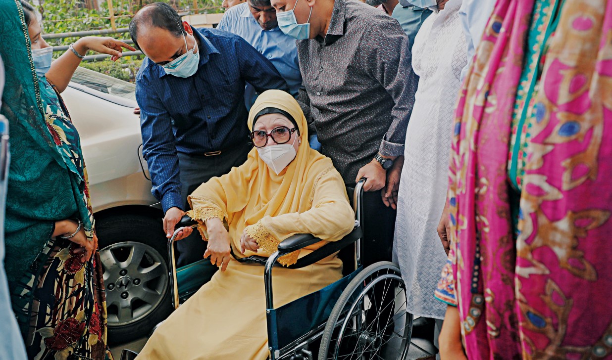 খালেদা জিয়াকে আবার সিসিইউতে স্থানান্তর