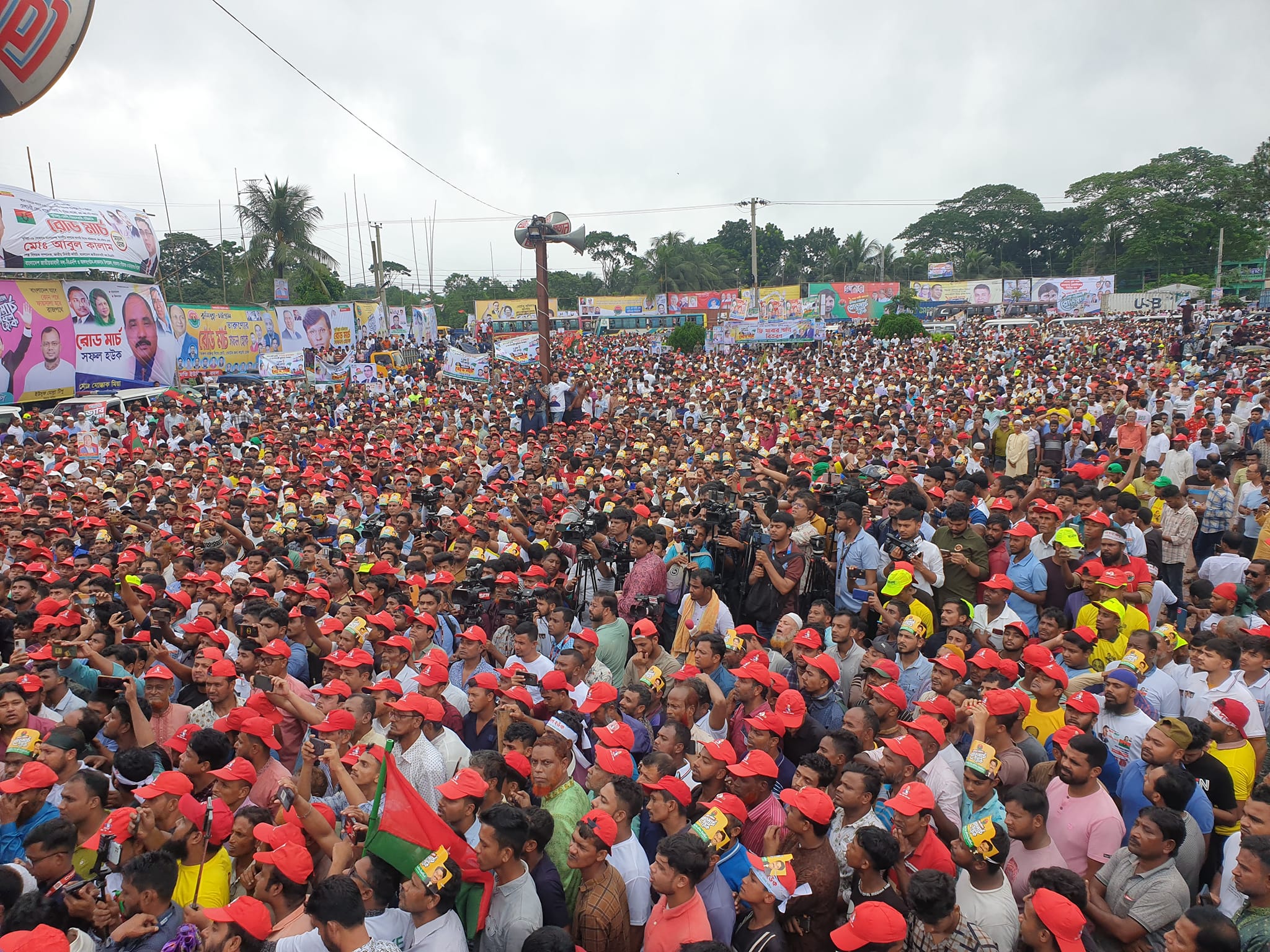 কালাকচুয়ায় সমবেত হাজারো বিএনপি নেতাকর্মী