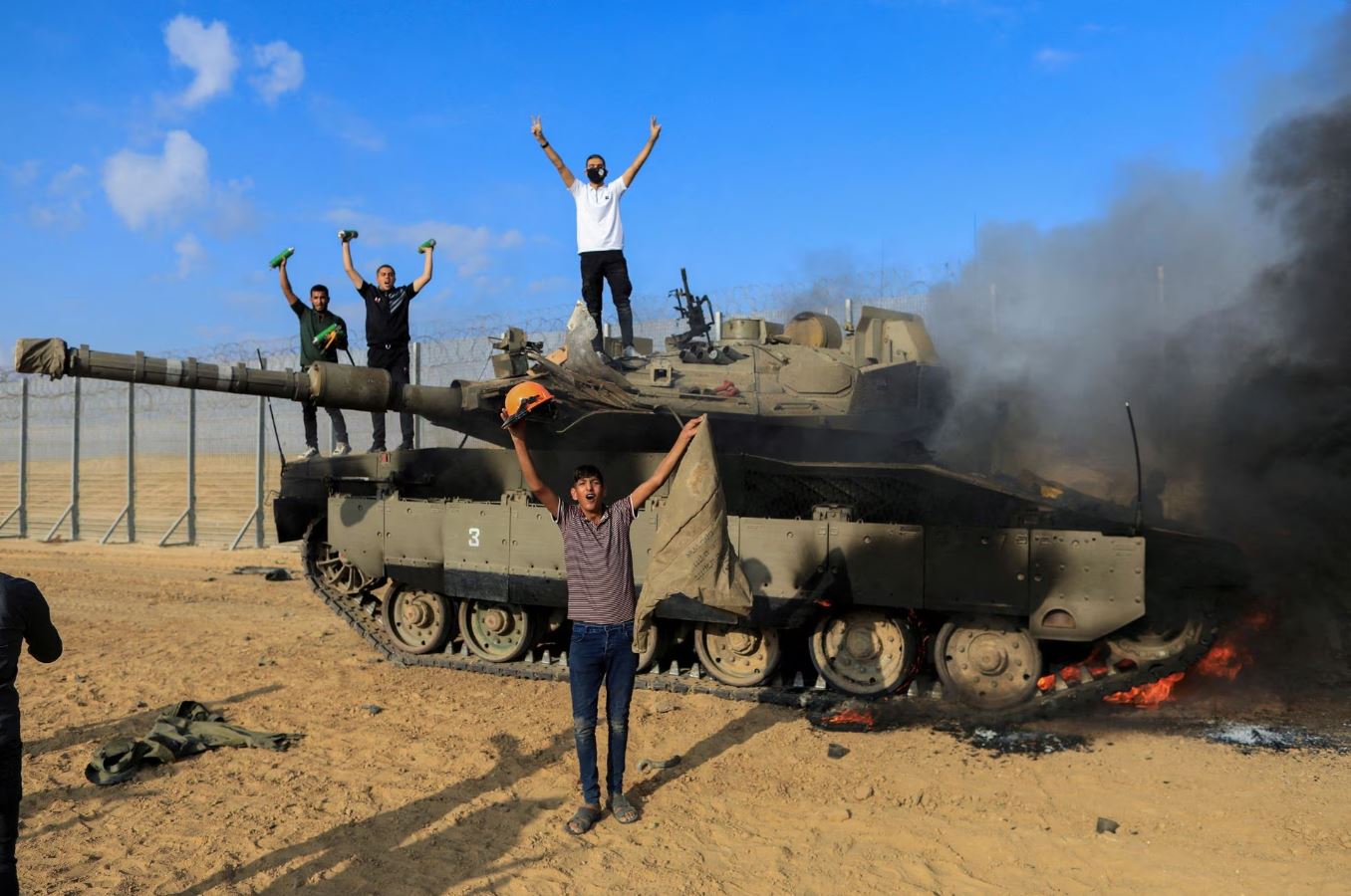 ইসরায়েল-ফিলিস্তিনের পাল্টাপাল্টি হামলাকে যেভাবে দেখছেন মুসলিম বিশ্বের নেতারা