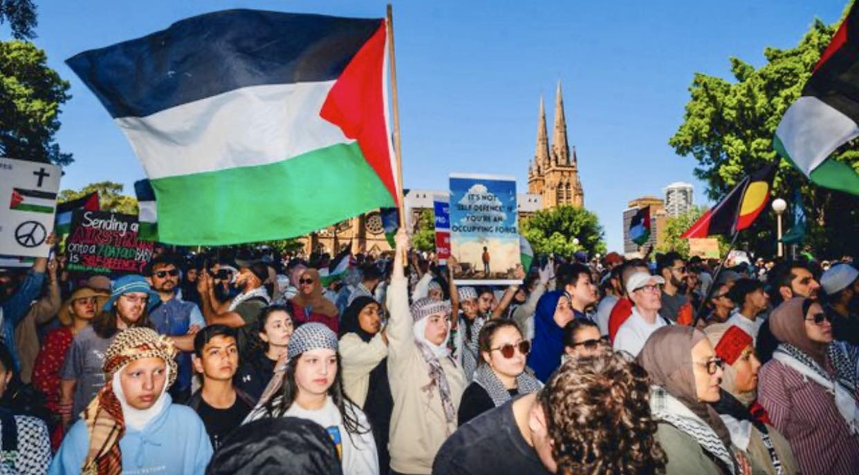 অস্ট্রেলিয়ায় পুলিশের বাধা উপেক্ষা করে ফিলিস্তিনের পক্ষে বিক্ষোভ