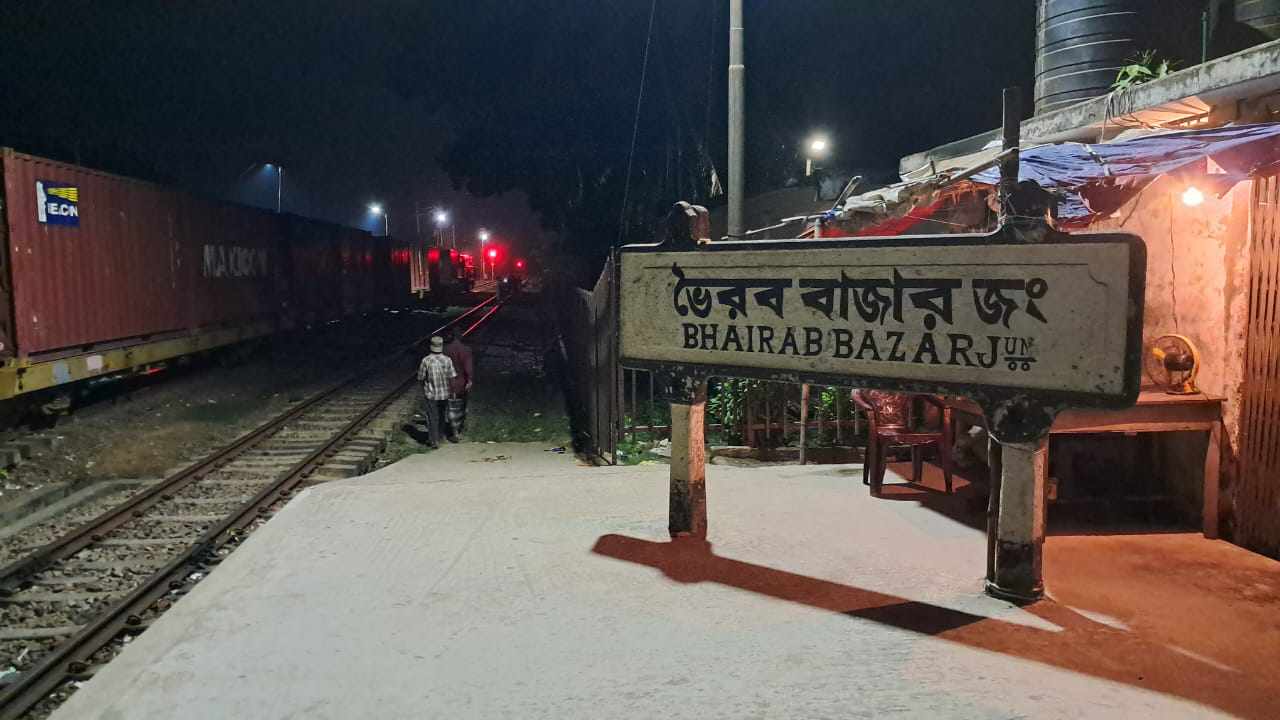 ৪ ঘণ্টা পর ঢাকার সঙ্গে সিলেট-চট্টগ্রাম-কিশোরগঞ্জের রেল যোগাযোগ স্বাভাবিক