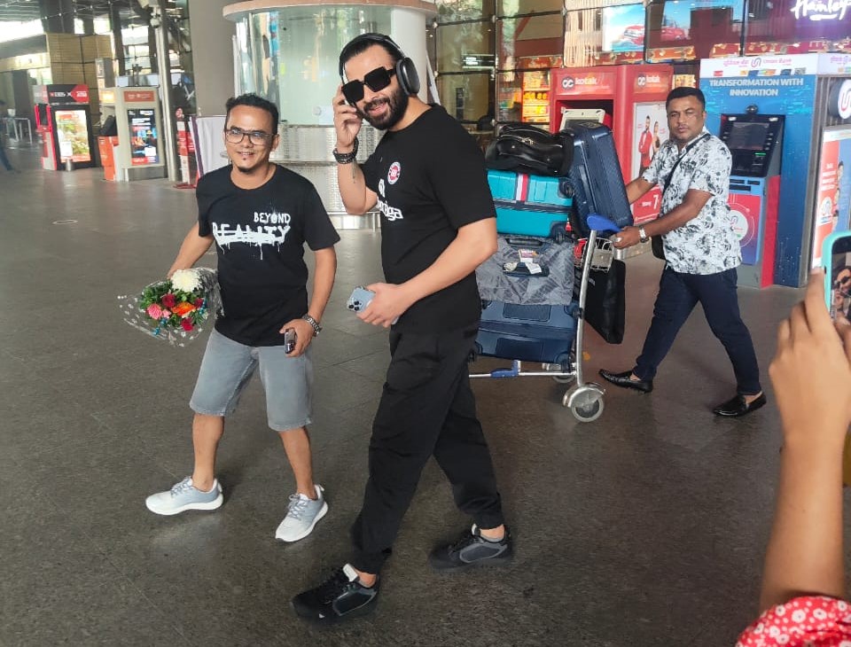 ‘দরদ’ সিনেমার শুটিংয়ে মুম্বাই শাকিব খান