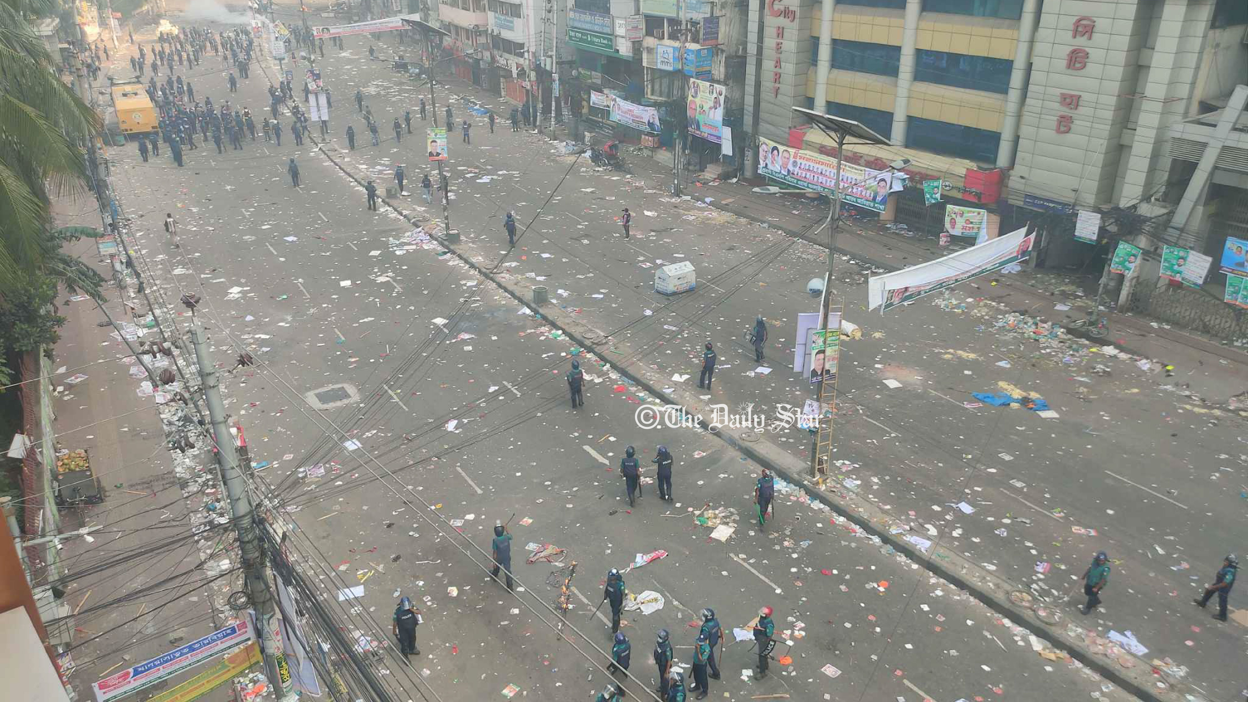 নয়াপল্টন থেকে বিএনপি নেতাকর্মীদের সরিয়ে দিয়েছে পুলিশ