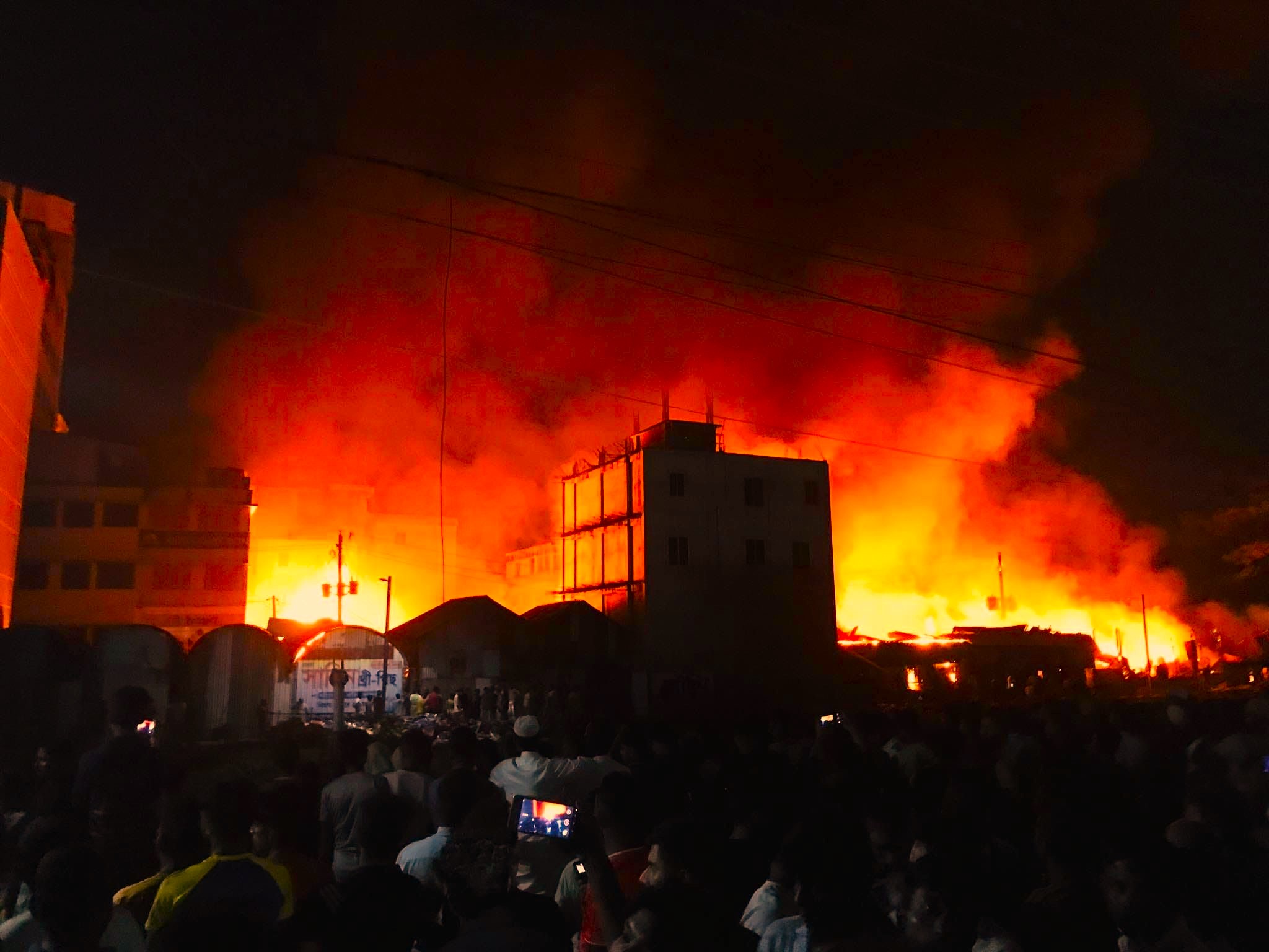 বাবুরহাট: আড়াই ঘণ্টার আগুনে ২০ কোটি টাকার ক্ষয়ক্ষতির আশঙ্কা