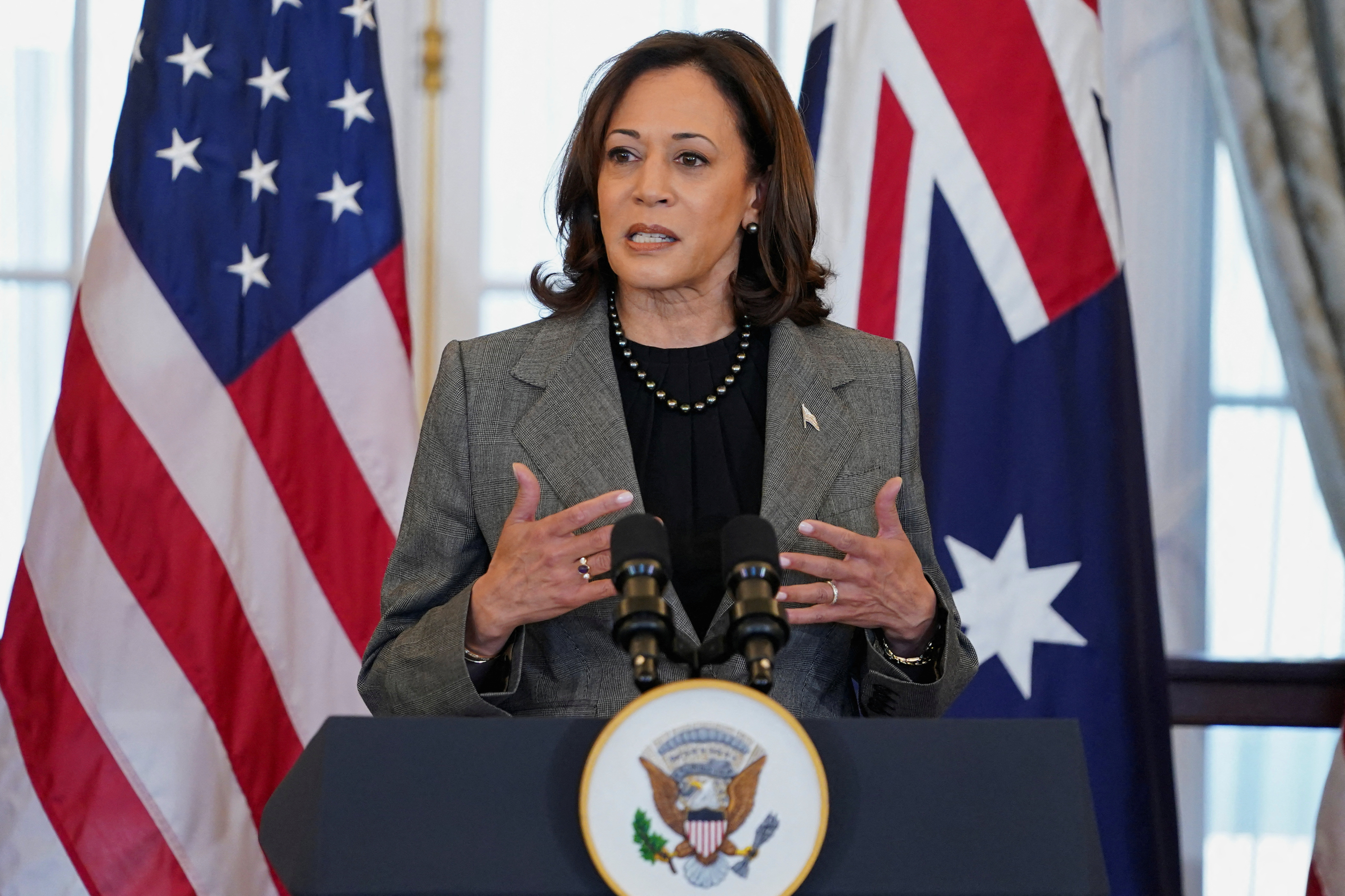 ইসরায়েল ও গাজায় সেনা পাঠানোর পরিকল্পনা নেই যুক্তরাষ্ট্রের: কমলা হ্যারিস