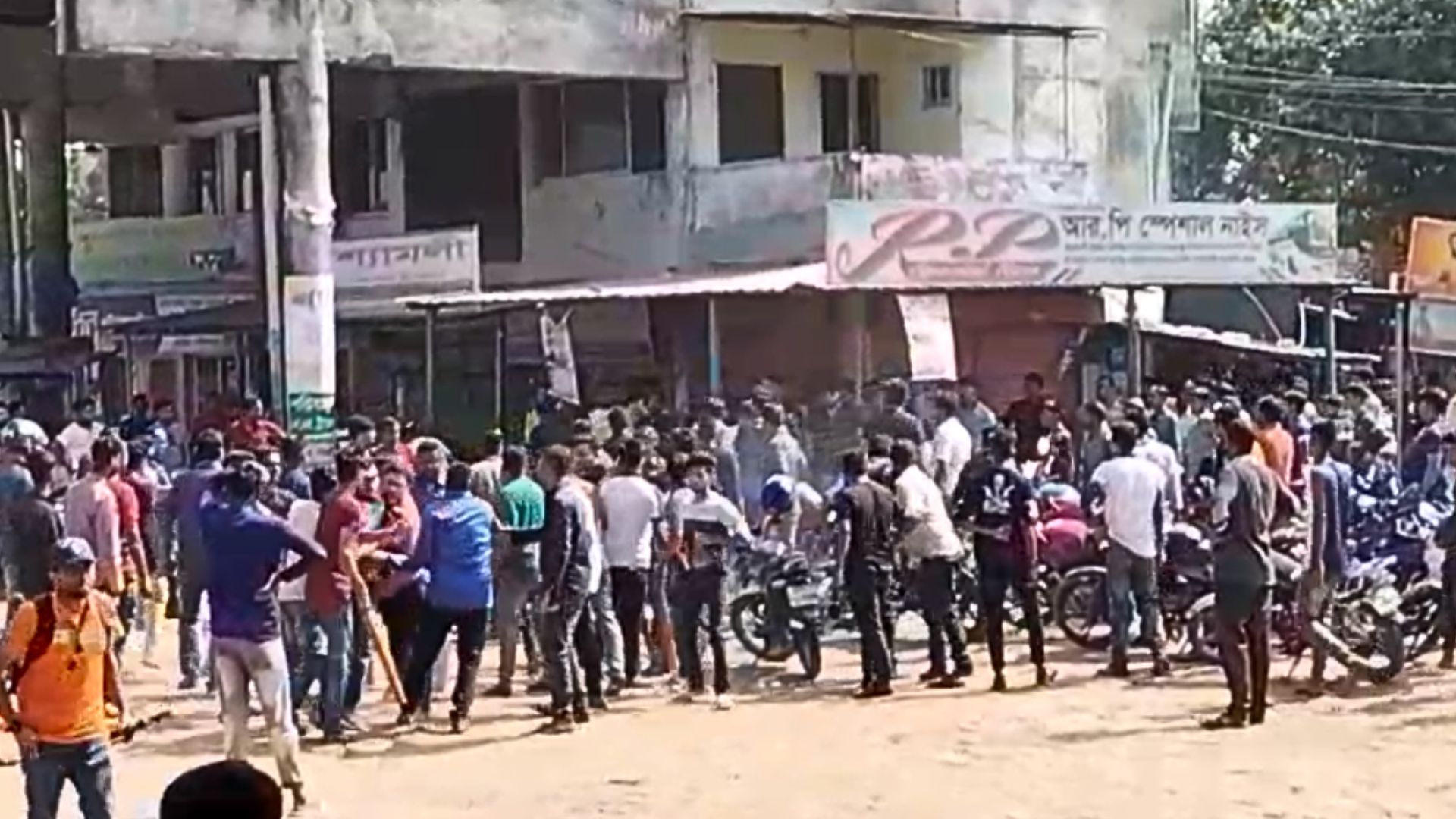 এমপি শিমুলের সমর্থক ২ গ্রুপের সংঘর্ষ, পৌর কাউন্সিলরসহ আহত ৭