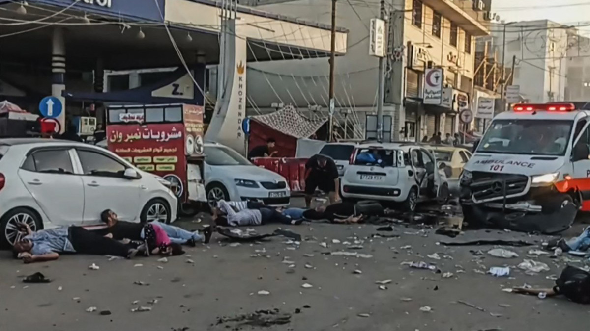 গাজায় অ্যাম্বুলেন্সে ইসরায়েলের বিমান হামলায় নিহত ১৫, আহত ৬০