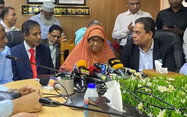 পোশাকশ্রমিকদের ন্যূনতম মজুরি সাড়ে ১২ হাজার নির্ধারণ, দাবি ছিল ২৩ হাজার