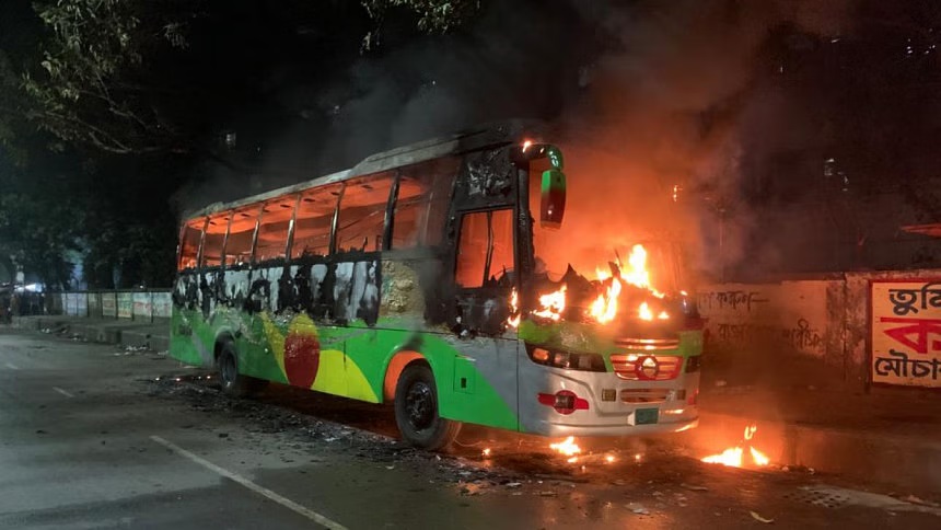 ১৭ দিনে ১৫৪ অগ্নিসংযোগ, পুড়েছে ৯৪ বাস: ফায়ার সার্ভিস