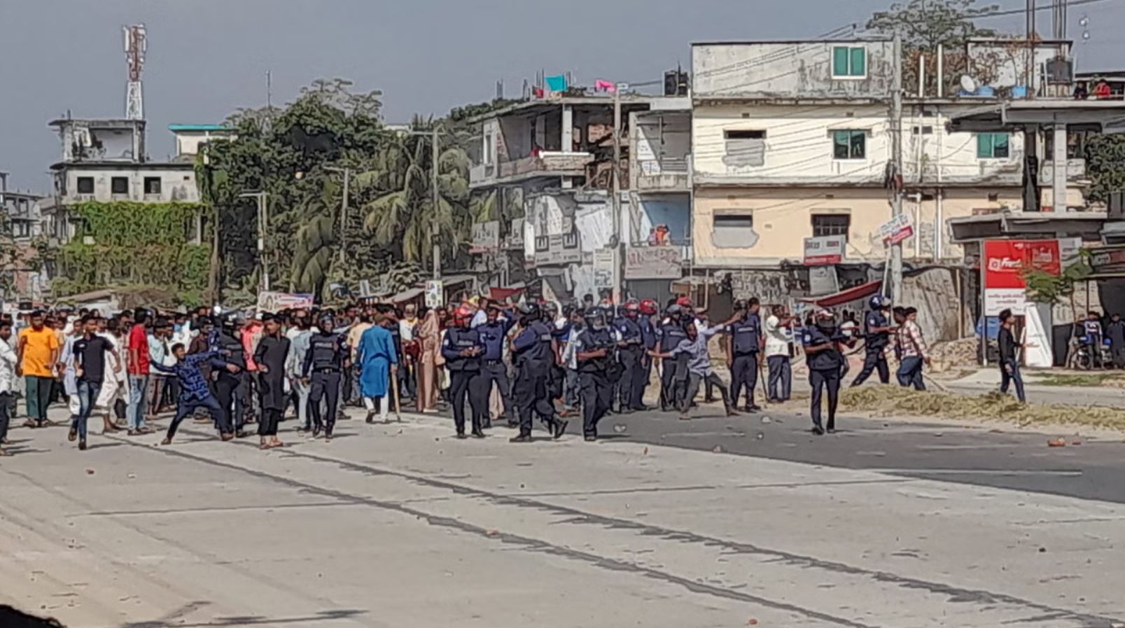 বগুড়ায় আ. লীগ-বিএনপি সংঘর্ষে পুলিশসহ আহত ১৯