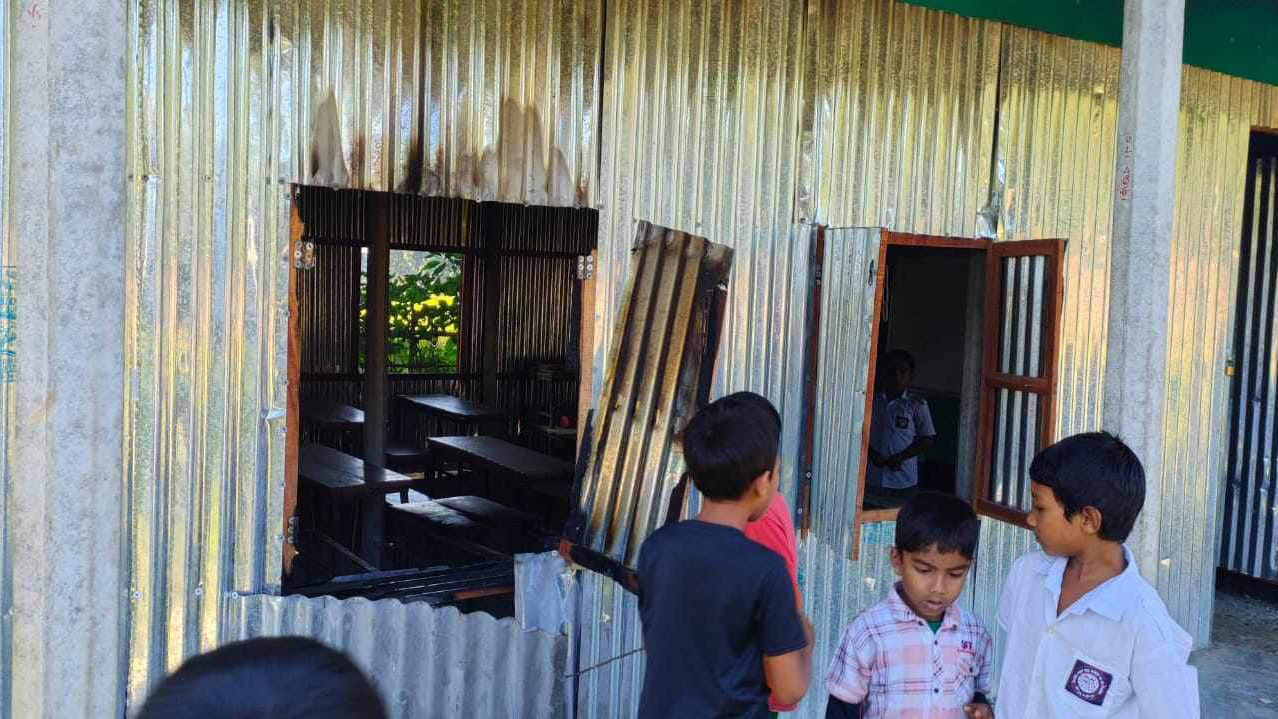 গাজীপুরে প্রাথমিক স্কুলে আগুন দিয়েছে দুর্বৃত্তরা