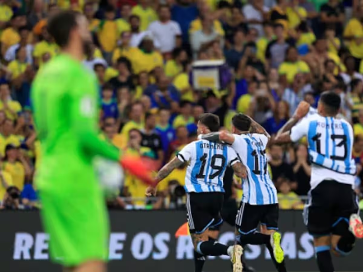 উত্তপ্ত পরিস্থিতি, বিতর্কিত লাল কার্ডের ম্যাচে ব্রাজিলকে হারাল আর্জেন্টিনা