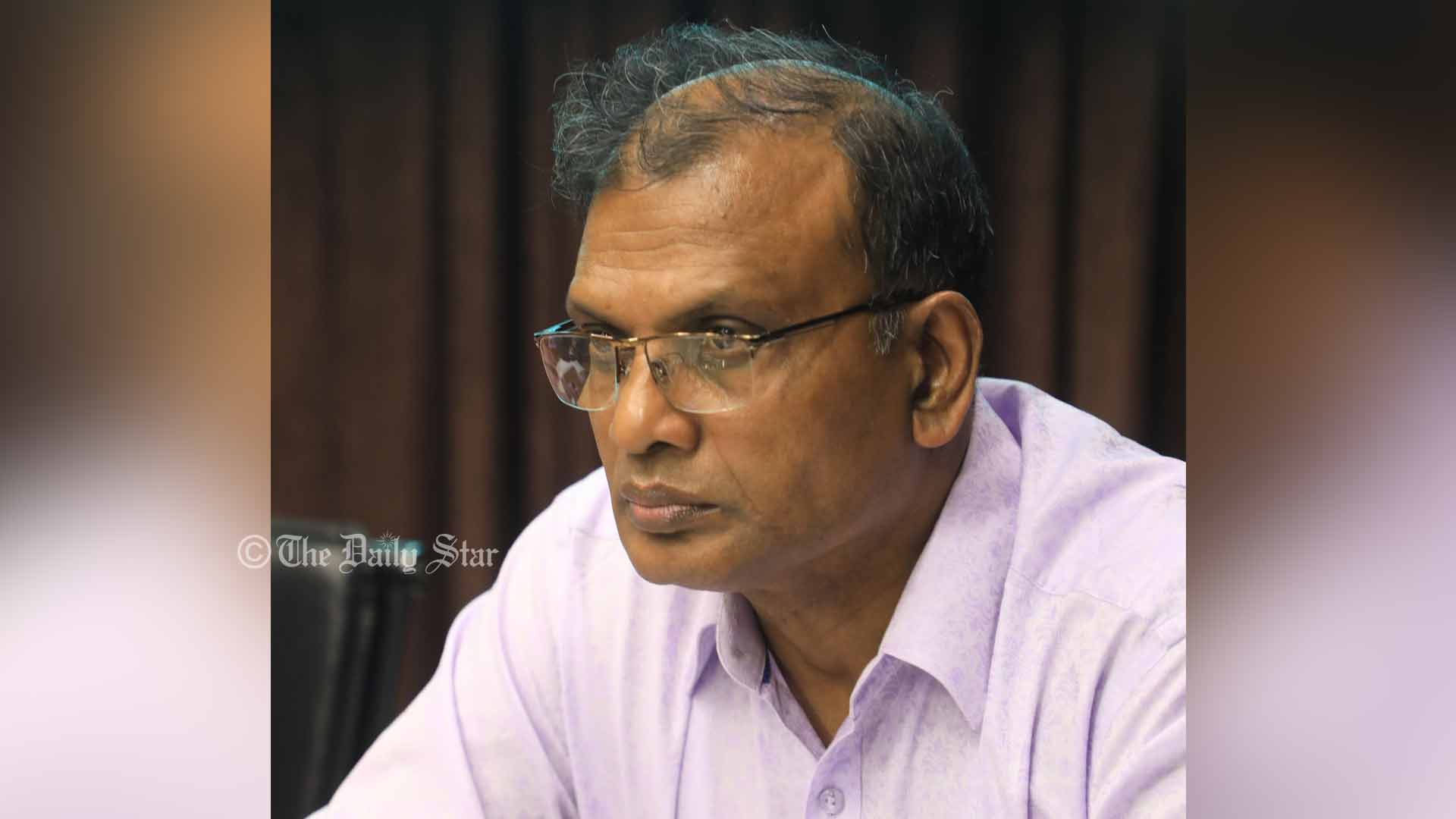 ‘একটি দল’ নির্বাচনে এলে তারিখ পেছানোর বিষয় বিবেচনা করা যাবে: ইসি আনিছুর