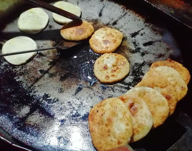 কাঁথার মতো পুরু ও ভিন্ন স্বাদ, খেয়ে দেখুন পুরান ঢাকার খেতাপুরি