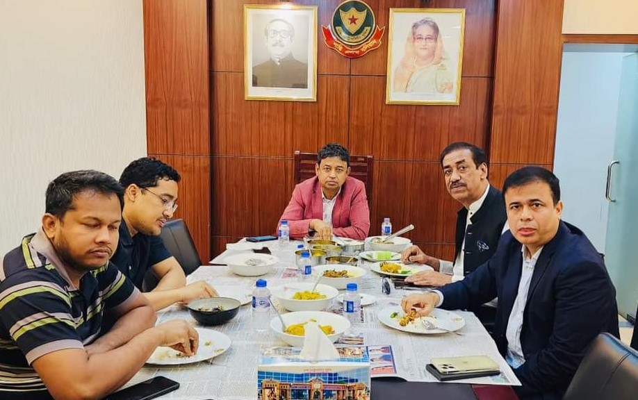 ‘দেশকে ব্যর্থ রাষ্ট্রে পরিণত করার ষড়যন্ত্রের’ তথ্য জানাতে ডিবি কার্যালয়ে শামীম ওসমান