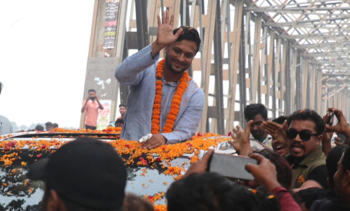 নির্বাচনী আচরণবিধি লঙ্ঘন: সাকিব আল হাসানকে শোকজ