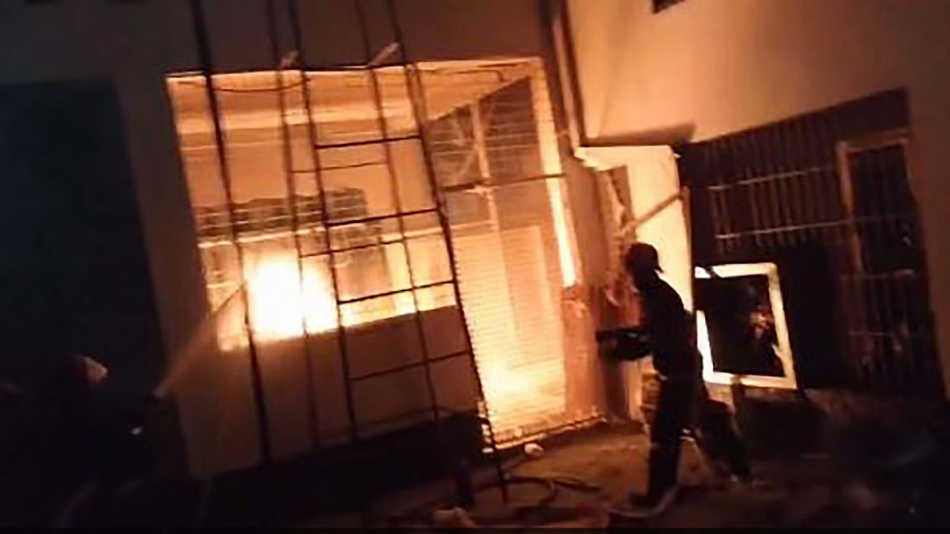 মহাখালীতে গ্যাস স্টেশনে আগুন, দগ্ধ ৮