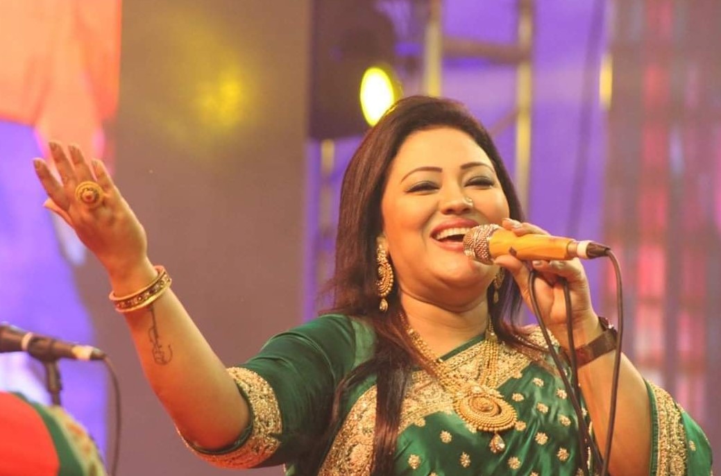 পেশায় ব্যবসায়ী-শিল্পী, কিন্তু তা থেকে ‘আয় নেই’ মমতাজের