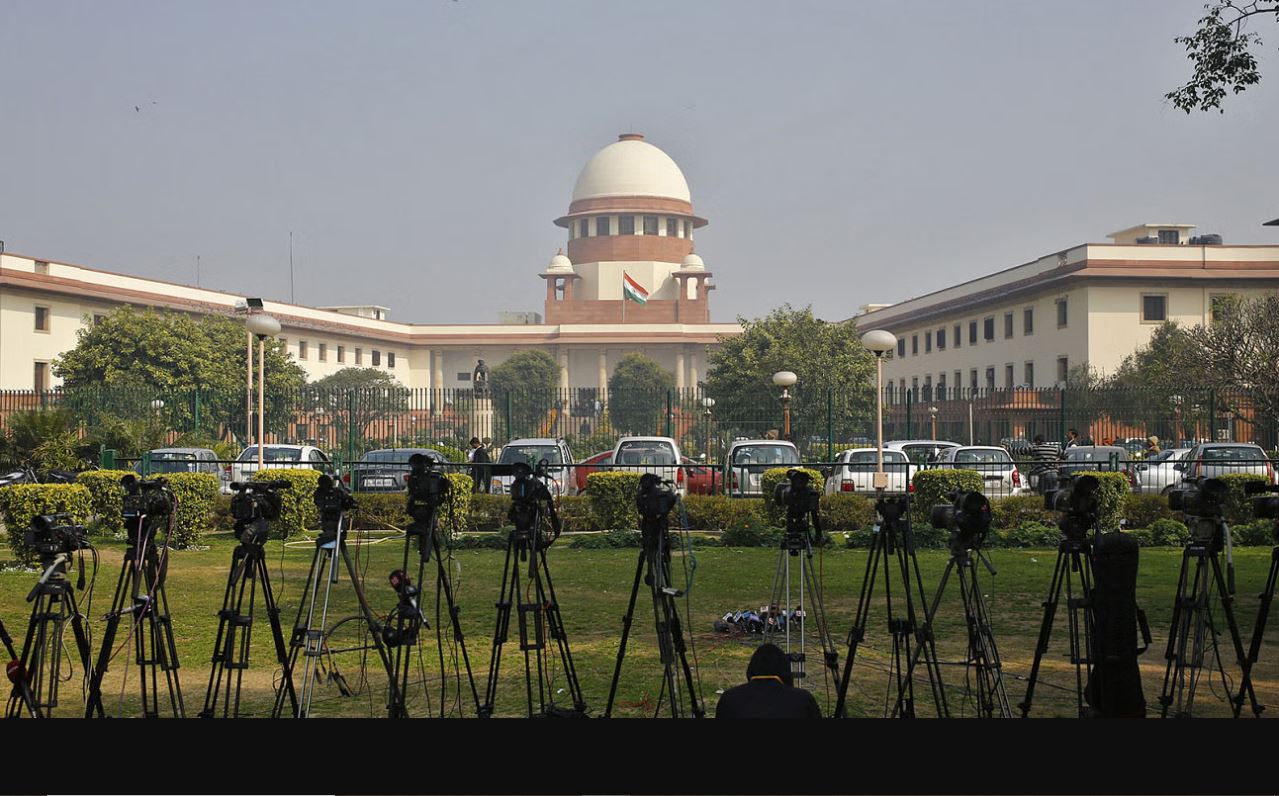 জম্মু-কাশ্মীরের বিশেষ মর্যাদা খারিজ বৈধ, সেপ্টেম্বরের মধ্যে নির্বাচনের নির্দেশ 