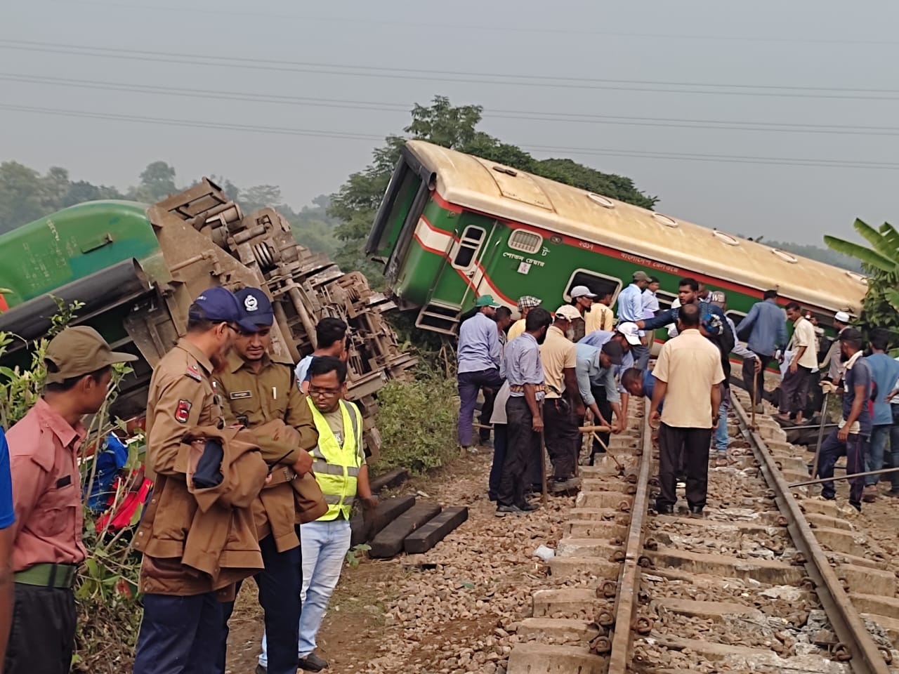 গাজীপুরে ট্রেন লাইনচ্যুত: ৩৮ ঘণ্টা পর নাশকতা মামলা, আসামি অজ্ঞাত